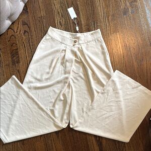 ASTR Cream Wide-Leg high waisted Pants size L